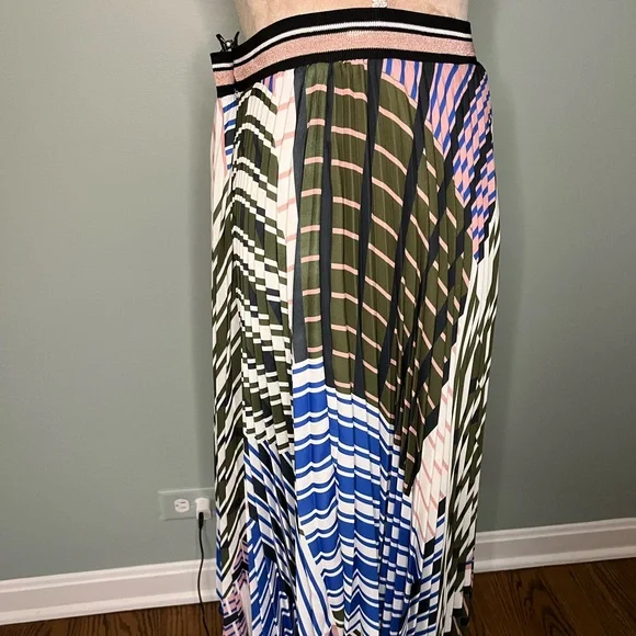 Parker Flowy, Pleated Graphic Skirt - Picture 2 of 5